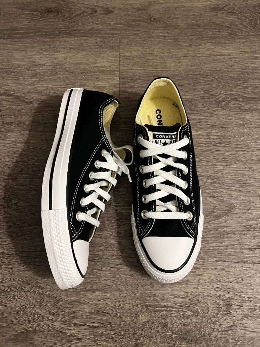 Brand New - Converse Chuck Taylor All Star Low Top Sneakers Black - Picture 1 of 4